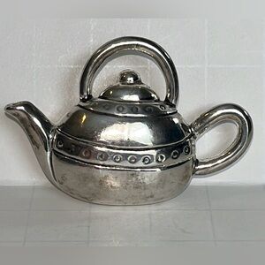 Teapot Tea Kettle pot Kitchen Farmhouse Brooch Pin Pendant silver - Marked MJ